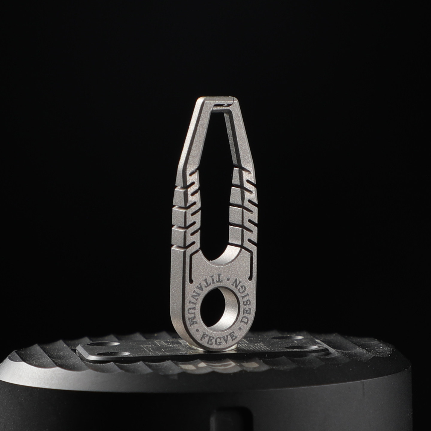 EDC チタン合金ジッパープラーヘッダーアクセサリーコネクタ - Outdoor Lighting Connectors のレビューと価格