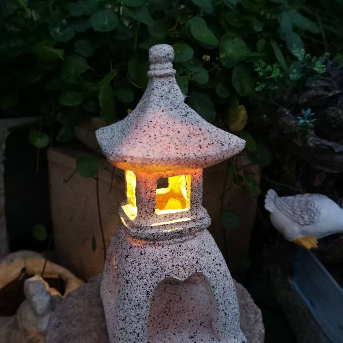 パゴダソーラーデコレーションガーデンライトオリエンタルランタ - Outdoor Zen Lighting のレビューと価格